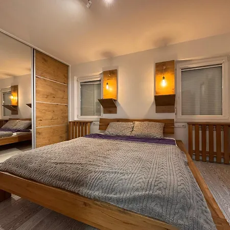 Luxurious 4bdr Retreat With Fireplace * سراييفو