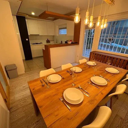 Villa Luxurious 4bdr Retreat With Fireplace Szarajevó