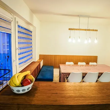 Luxurious 4bdr Retreat With Fireplace Villa Szarajevó