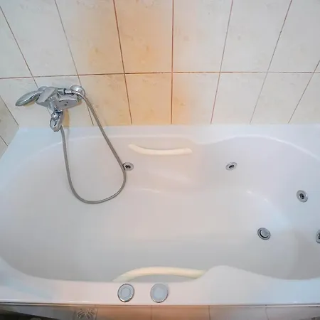 Villa Luxurious 4bdr Retreat With Fireplace *