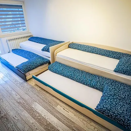 Luxurious 4Bdr Retreat With Free Parking