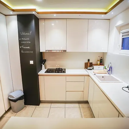 Luxurious 4bdr Retreat With Fireplace Villa Szarajevó