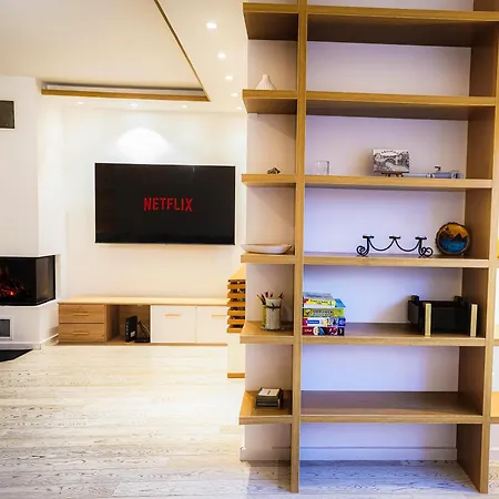 Luxurious 4bdr Retreat With Fireplace * سراييفو