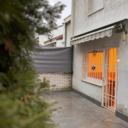 Luxurious 4bdr Retreat With Free Parking Villa *