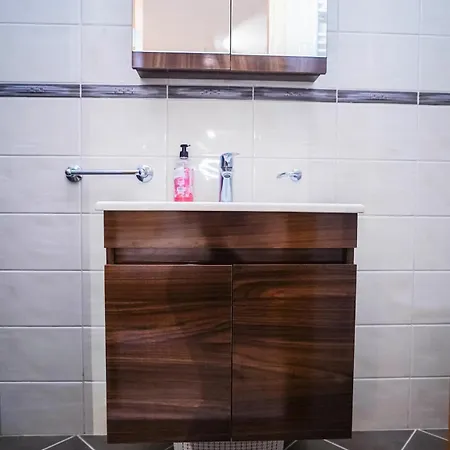 Luxurious 4bdr Retreat With Free Parking * Sarajevo