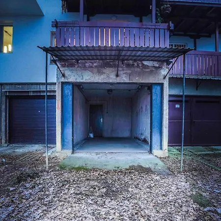 Luxurious 4bdr Retreat With Free Parking Villa