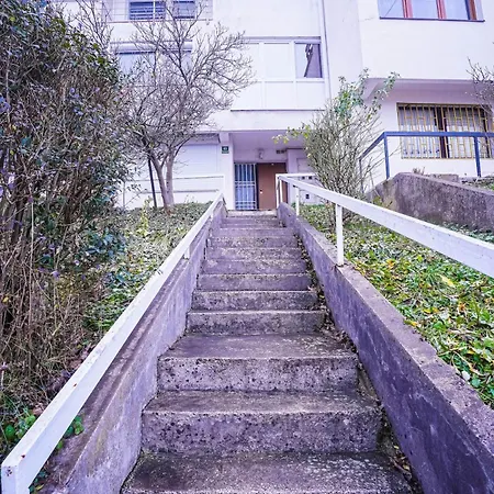 Villa Luxurious 4bdr Retreat With Free Parking *