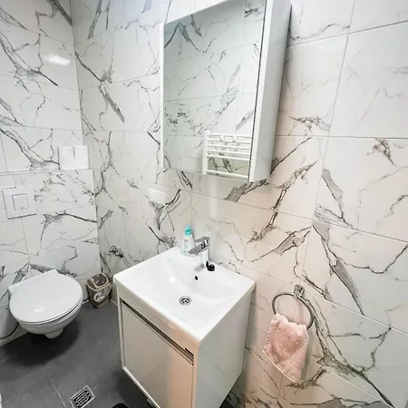 Luxurious 4bdr Retreat With Fireplace Villa Szarajevó