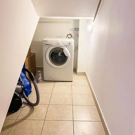 Luxurious 4bdr Retreat With Free Parking Villa