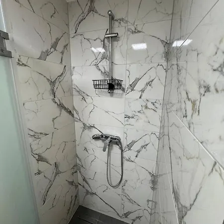 Villa Luxurious 4bdr Retreat With Free Parking