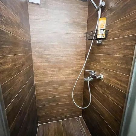 Villa Luxurious 4bdr Retreat With Free Parking