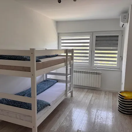 Villa Luxurious 4bdr Retreat With Free Parking