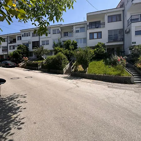 Luxurious 4bdr Retreat With Free Parking Villa *
