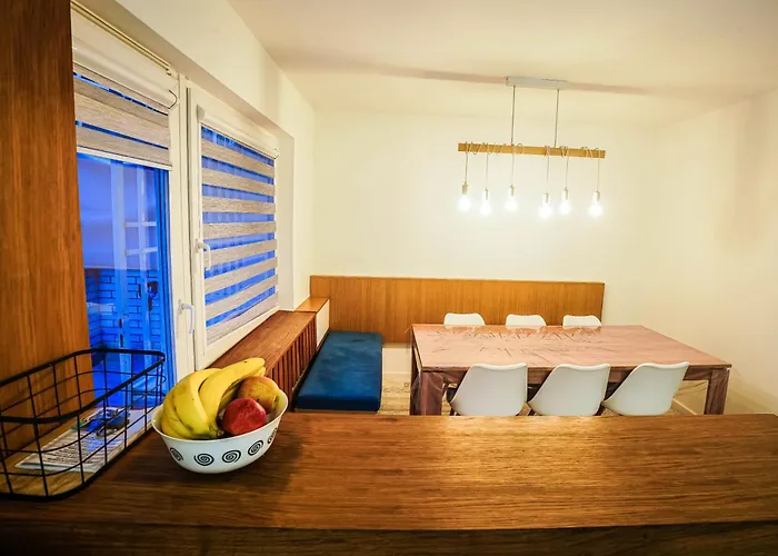 Luxurious 4bdr Retreat With Fireplace فيلة سراييفو