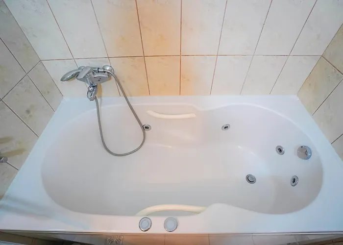 فيلة Luxurious 4bdr Retreat With Fireplace *