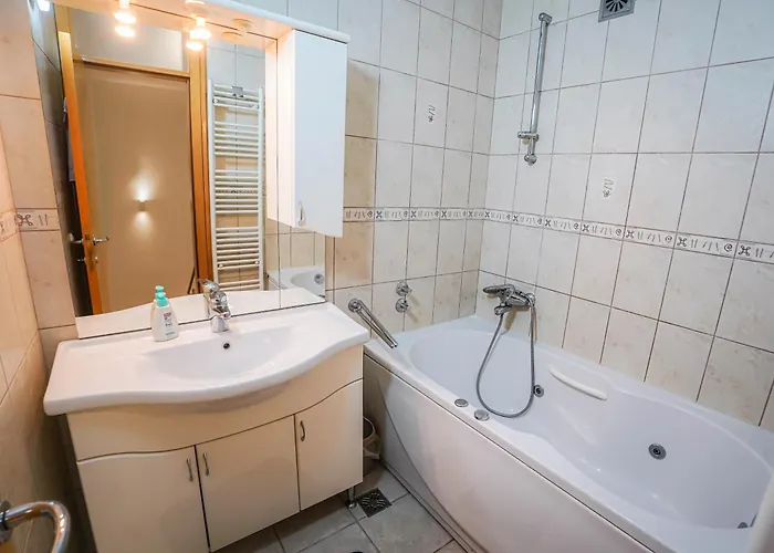 Luxurious 4bdr Retreat With Fireplace فيلة *