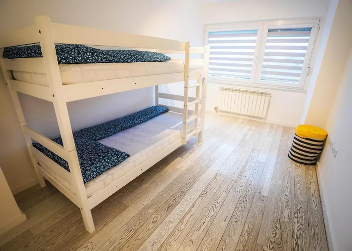 Luxurious 4bdr Retreat With Fireplace سراييفو