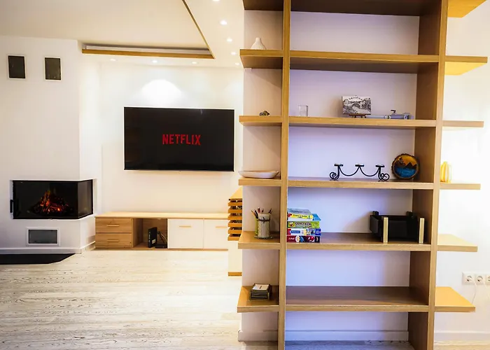 Luxurious 4bdr Retreat With Fireplace * سراييفو