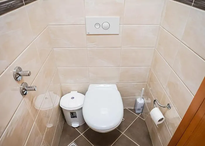 Luxurious 4bdr Retreat With Fireplace * سراييفو