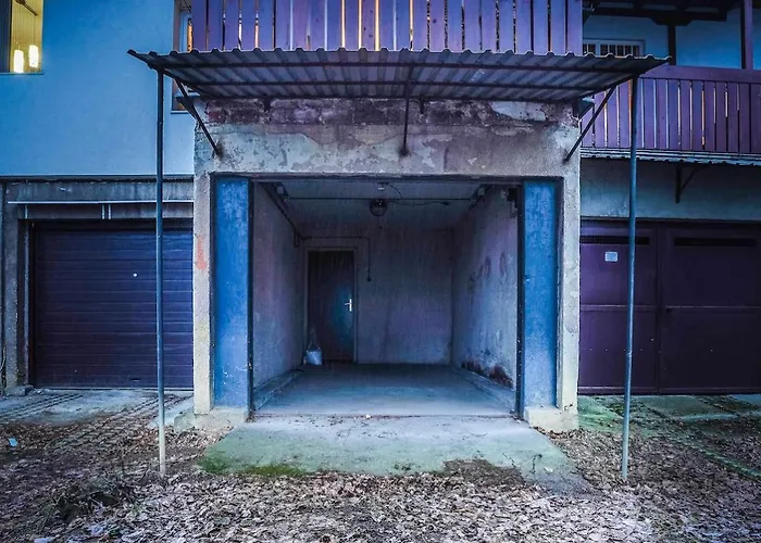 Luxurious 4bdr Retreat With Fireplace فيلة