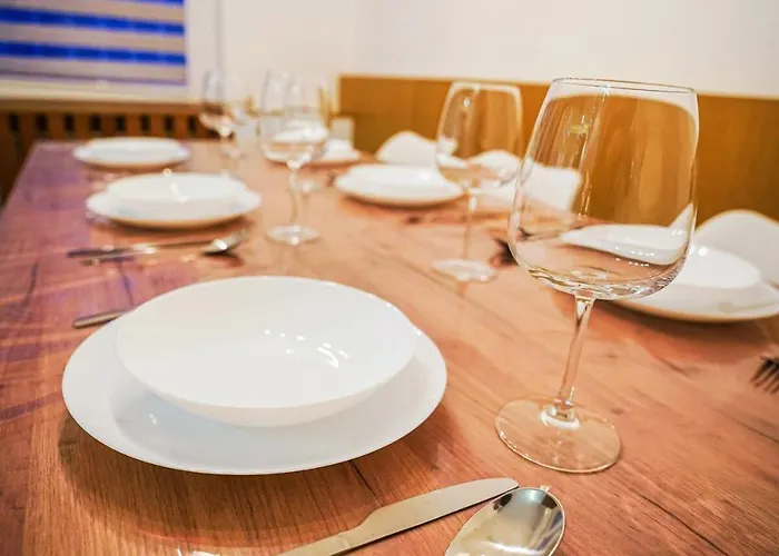 Luxurious 4bdr Retreat With Fireplace * سراييفو