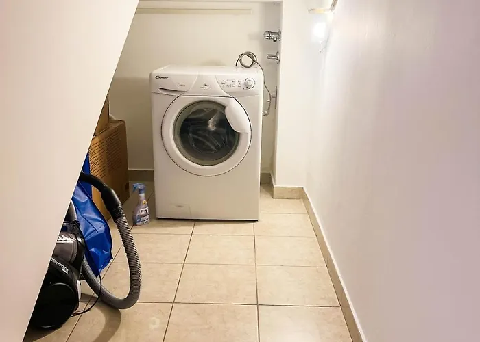 Luxurious 4bdr Retreat With Fireplace فيلة