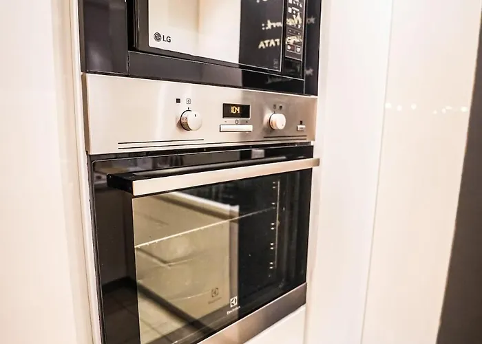 Luxurious 4bdr Retreat With Fireplace فيلة