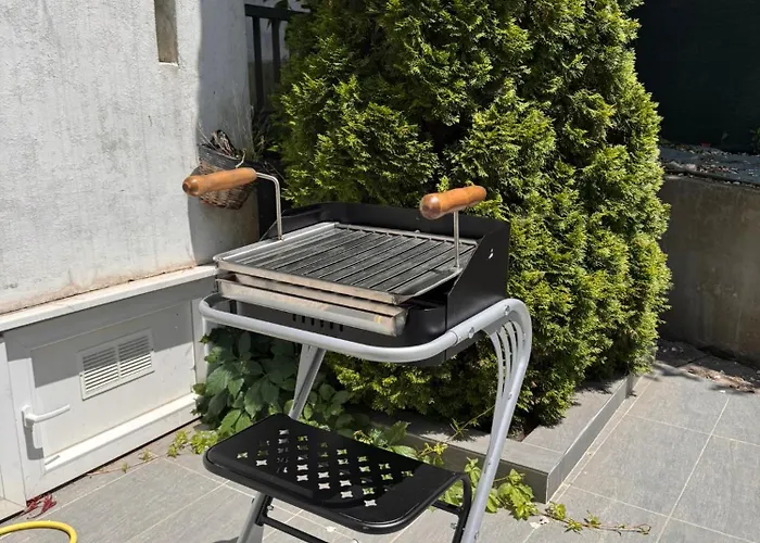 Luxurious 4bdr Retreat With Fireplace